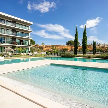 Golf Apartment *